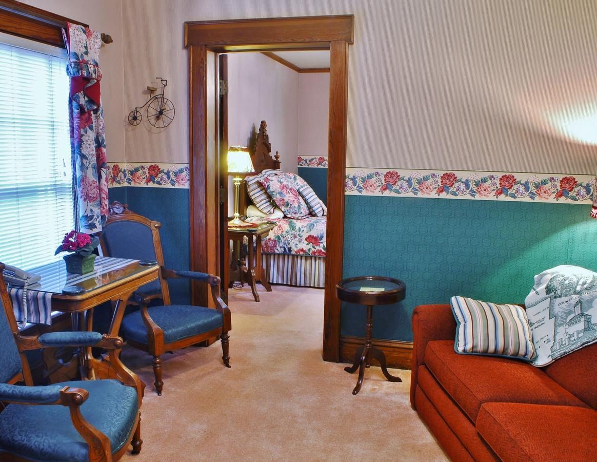 Arbor Hill Inn La Porte Buitenkant foto